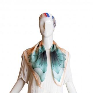 Khăn lụa vuông Claire xanh lông công 65*65 cm